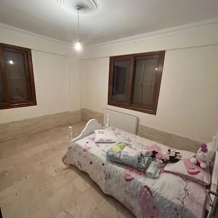 Villa Girnenin Merkezinde Luks *