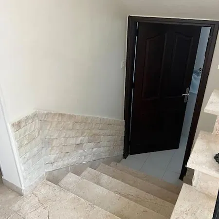 Girnenin Merkezinde Luks * Κερύνεια