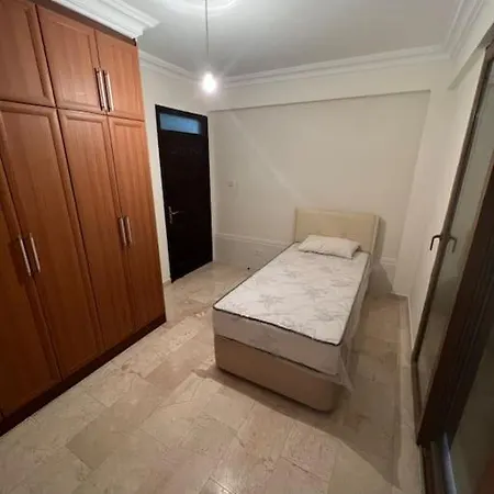 Girnenin Merkezinde Luks فيلة *