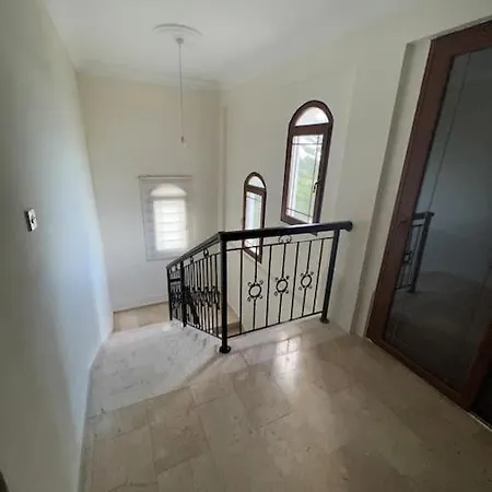 Girnenin Merkezinde Luks فيلة *