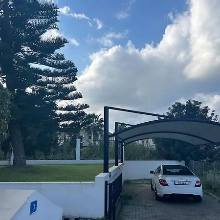 Girnenin Merkezinde Luks فيلة *